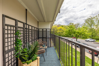 Center Square Apartments in Doylestown, PA - Building Photo - Interior Photo