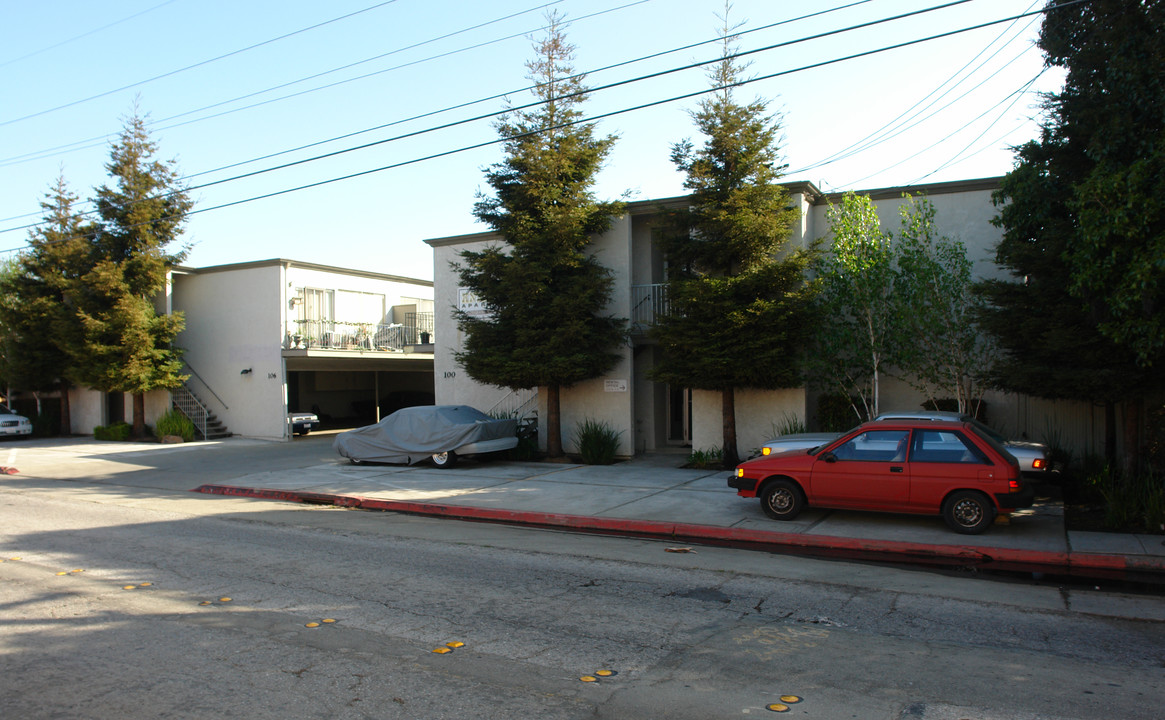 Knights Inn Apartments in San Mateo, CA - Building Photo