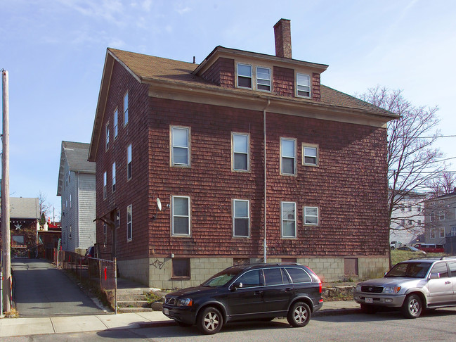 19 Danforth St in Fall River, MA - Building Photo - Building Photo