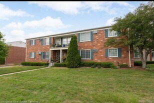 409 Miller Ave in Rochester, MI - Building Photo