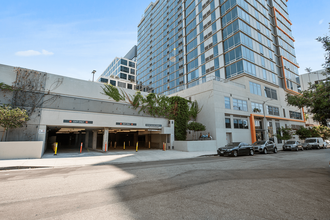 Lumina Hollywood in Los Angeles, CA - Foto de edificio - Building Photo