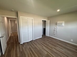64 Devon Rd, Unit 1 in Bethpage, NY - Foto de edificio - Building Photo