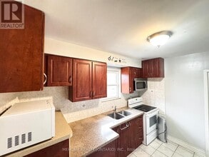 292 Poyntz Ave in Toronto, ON - Building Photo - Building Photo