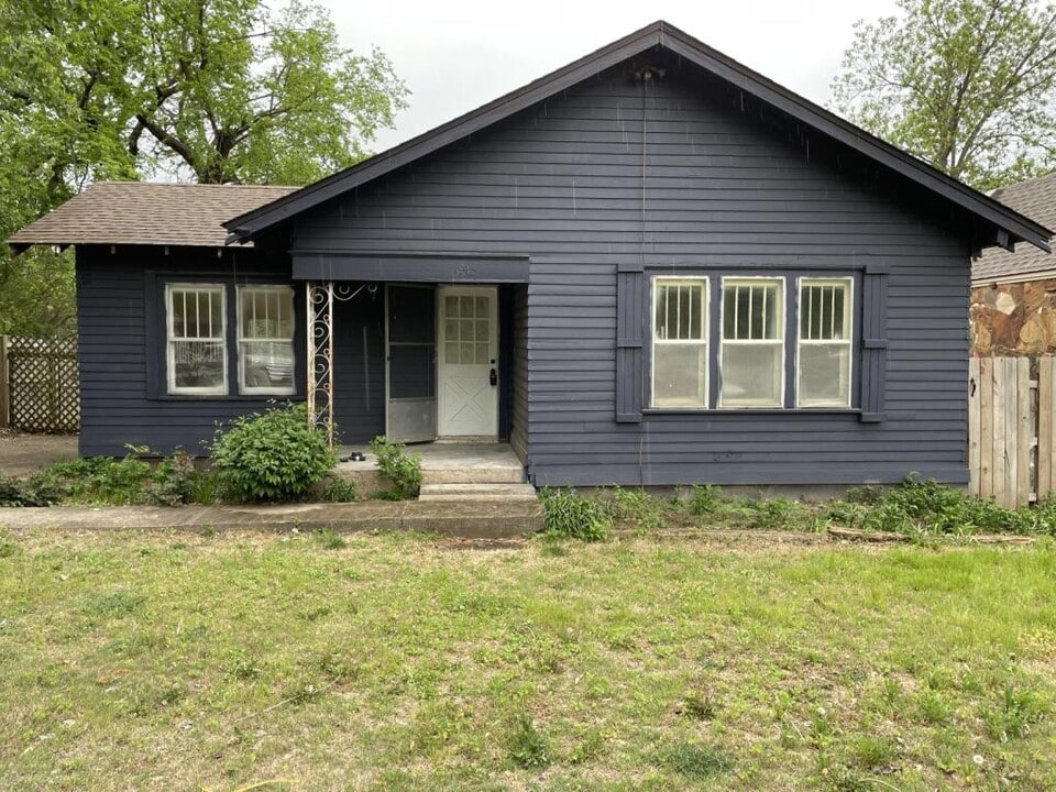 1915 E Randolph Ave in Enid, OK - Building Photo