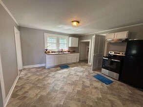 1900 E Ozark Ave in Gastonia, NC - Building Photo - Building Photo