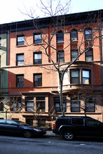 56 W 71st St in New York, NY - Building Photo - Building Photo