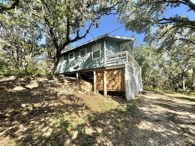 571 Firefly Dr in Canyon Lake, TX - Building Photo - Building Photo