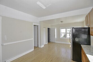 2228 W Iowa St, Unit J05P in Chicago, IL - Building Photo - Building Photo