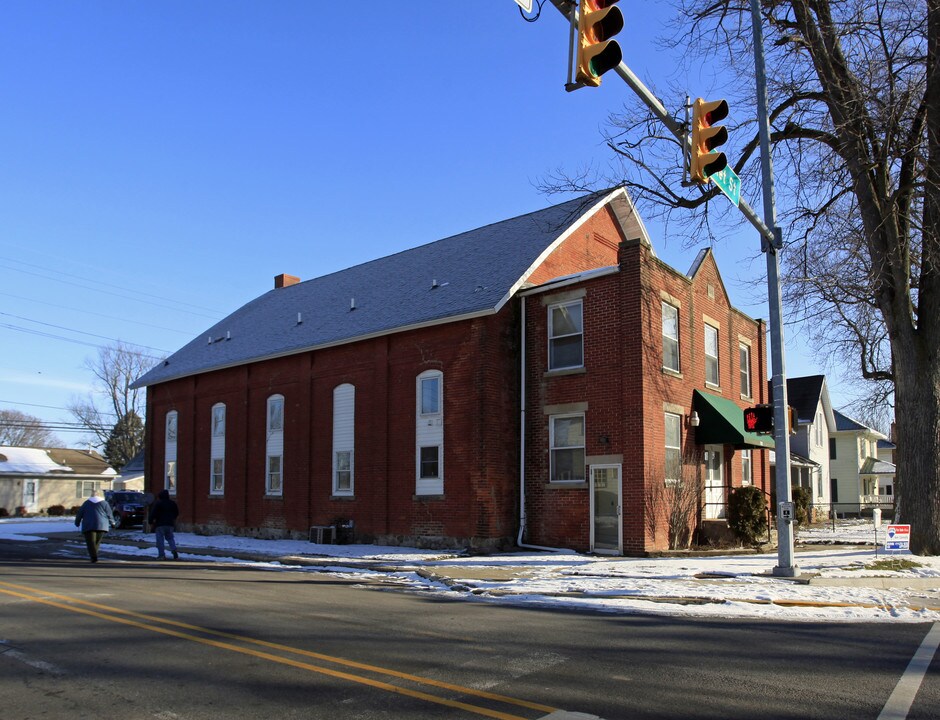 702 E Market St in Nappanee, IN - Building Photo