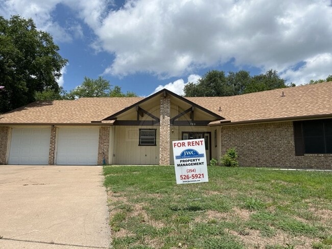 property at 700 Cedar Oaks Ln