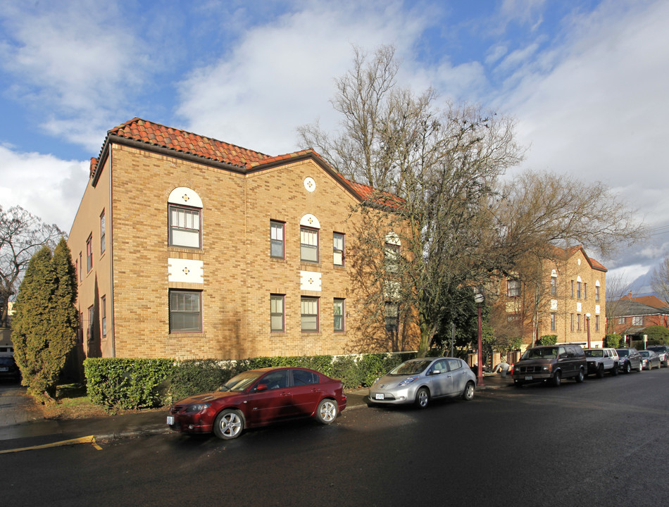 Amber Court Apartments in Portland, OR - Building Photo