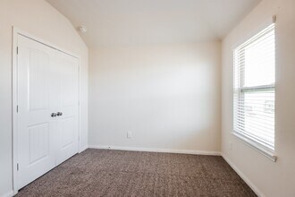 15825 Roberto Clemente Ct in Patton Village, TX - Foto de edificio - Building Photo