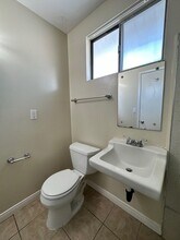 5616 Rocket St, Unit 5616 in Lakewood, CA - Foto de edificio - Building Photo