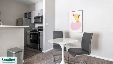 2500 Woodland Park Dr, Unit N303 in Houston, TX - Building Photo - Building Photo