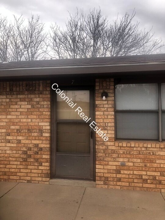 2121 Gladstone St in Clovis, NM - Building Photo