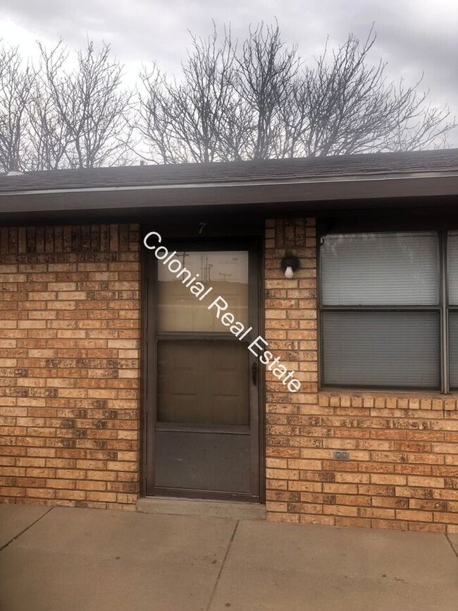 property at 2121 Gladstone St