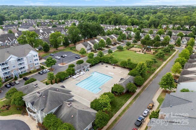 2151 Belle Vernon Ave in Charlotte, NC - Building Photo - Building Photo