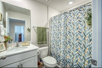 8 Chambers Garden Dr in Arden, NC - Building Photo - Building Photo