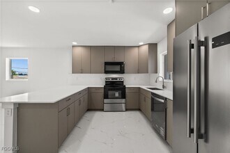 721 SW 30th Terrace in Cape Coral, FL - Building Photo - Building Photo