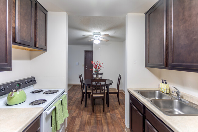 Hampden Square Apts and Townhomes in St. Paul, MN - Building Photo - Interior Photo