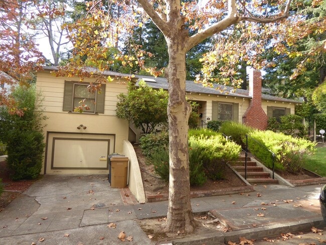 205 Santa Margarita in San Rafael, CA - Building Photo - Building Photo