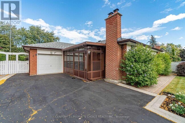 49 Dorchester Dr in Brampton, ON - Building Photo - Building Photo