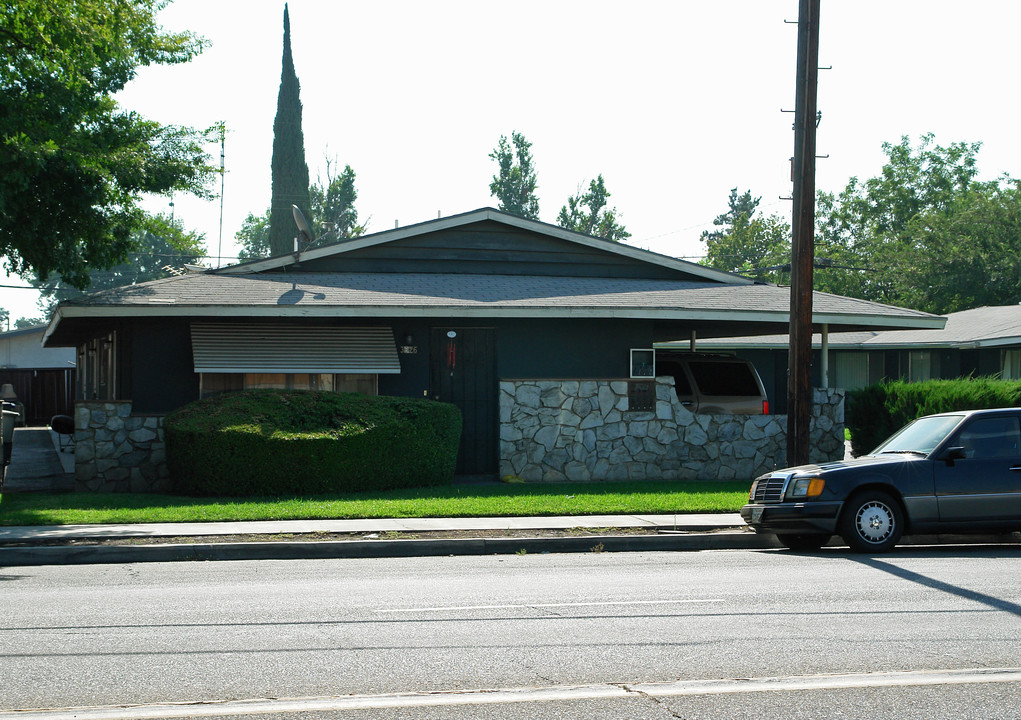 3012-3028 N Fruit Ave in Fresno, CA - Building Photo