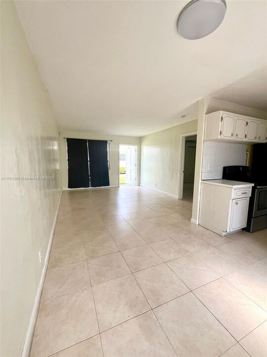 2730 Taylor St in Hollywood, FL - Building Photo