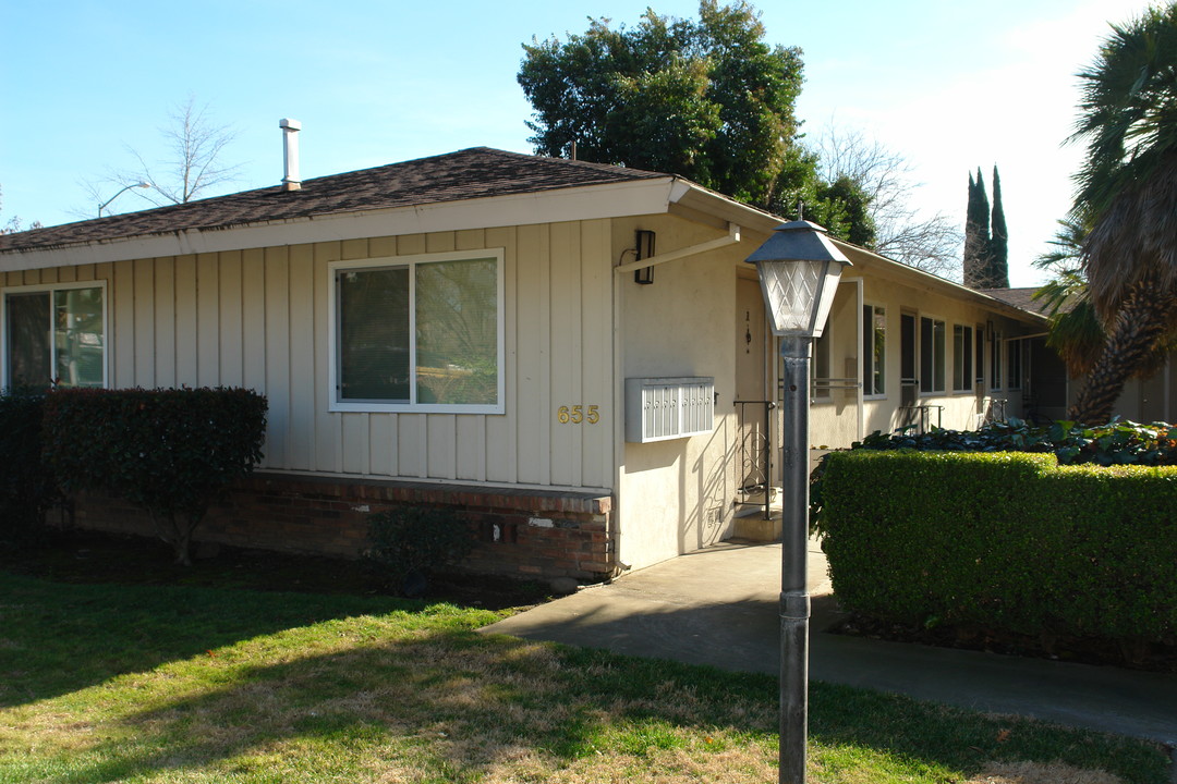 655 East Ave in Chico, CA - Building Photo