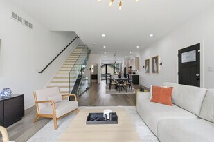 4210 W 5th Ave in Chicago, IL - Building Photo