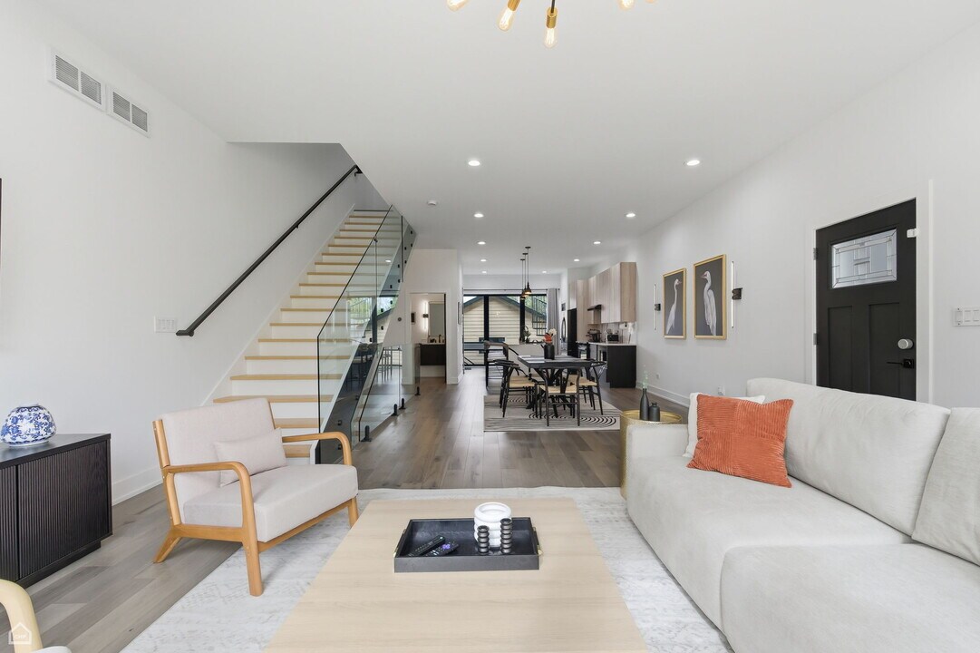 4210 W 5th Ave in Chicago, IL - Building Photo