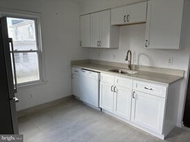 6320 Magnolia Ave in Pennsauken, NJ - Building Photo