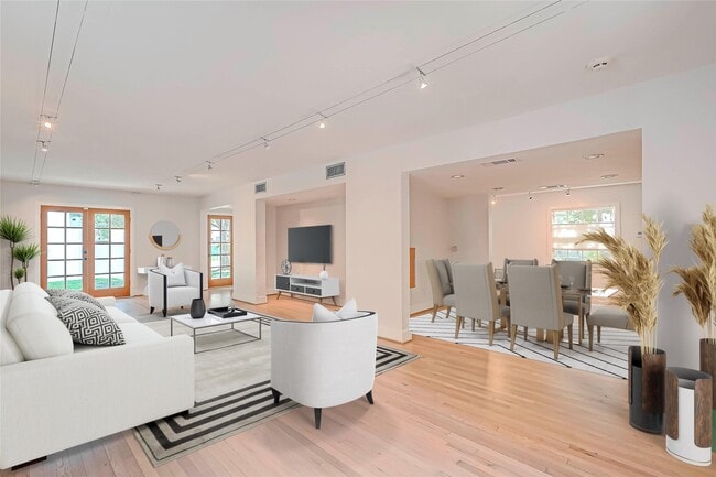 2346 Dunstan Rd in Houston, TX - Building Photo - Building Photo