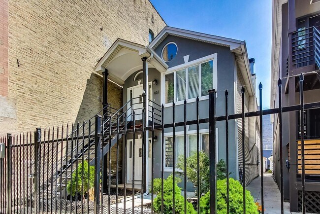837 N Marshfield Ave in Chicago, IL - Building Photo - Building Photo