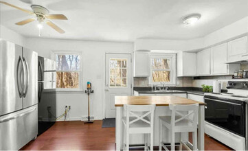 184 Mt Hope Dr in Albany, NY - Building Photo - Building Photo