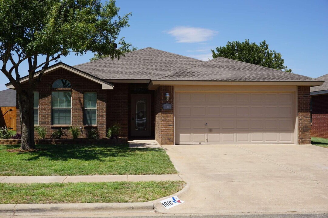 1916 80th St in Lubbock, TX - Building Photo