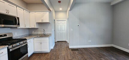 2 Railroad Ave-Unit -102 in Merrimack, NH - Building Photo - Building Photo