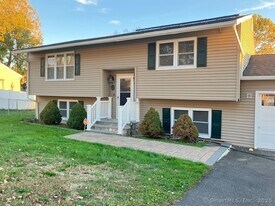 62 Brookfield Rd in Waterbury, CT - Building Photo