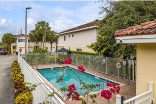 5124 NW 30th Terrace in Fort Lauderdale, FL - Building Photo