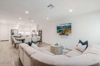 110 Red Brick Dr in Simi Valley, CA - Building Photo - Building Photo