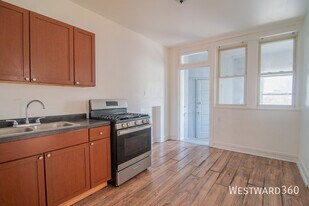 7831 S Kingston Ave in Chicago, IL - Building Photo