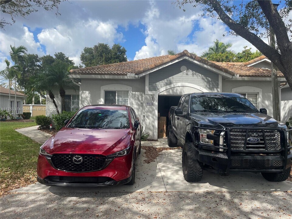 1033 SW 42nd Terrace in Deerfield Beach, FL - Foto de edificio