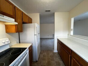 1031 Ancestry Dr in Fayetteville, NC - Building Photo - Building Photo