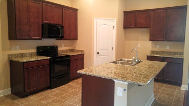742 Red Pine Dr in Ponchatoula, LA - Building Photo - Building Photo