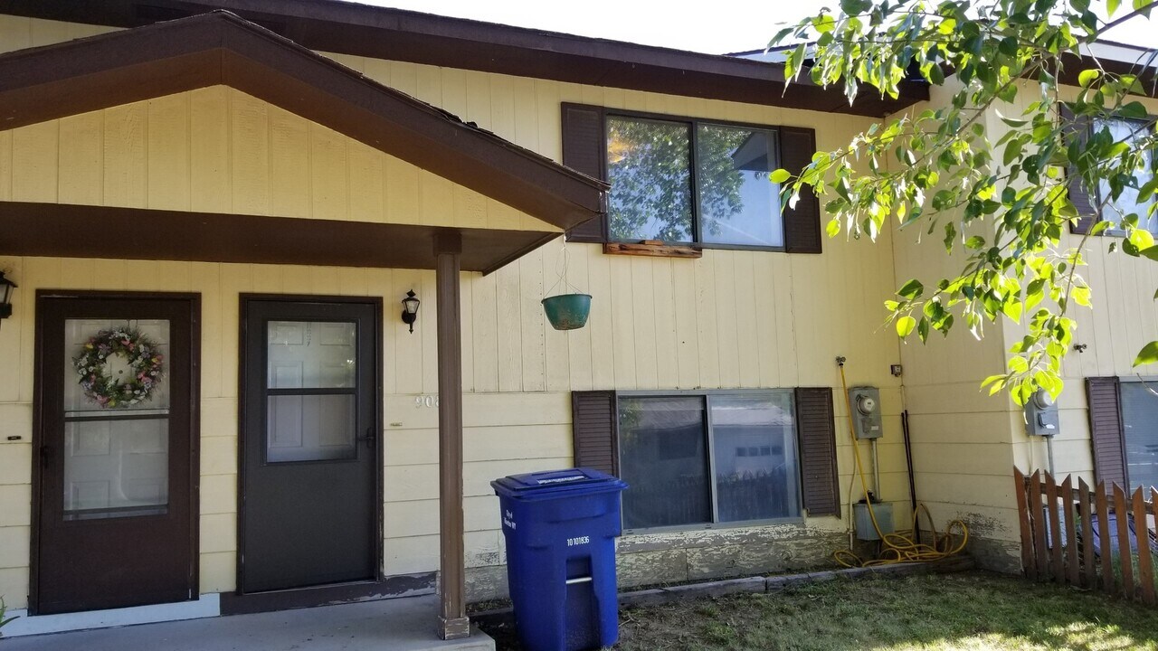 908 Hillside Ave in Riverton, WY - Building Photo