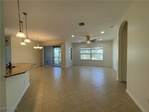 8560 Evernia Ct in Bonita Springs, FL - Building Photo - Building Photo