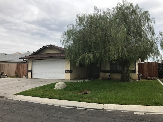 6008 Cedar Glen Ln in Bakersfield, CA - Building Photo