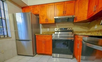 203 NE 141st St in Miami, FL - Building Photo