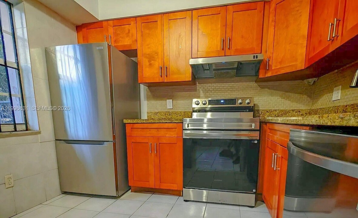 203 NE 141st St in Miami, FL - Building Photo