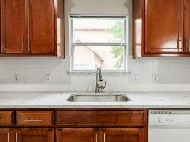 1112 Juniper St in Austin, TX - Building Photo - Building Photo